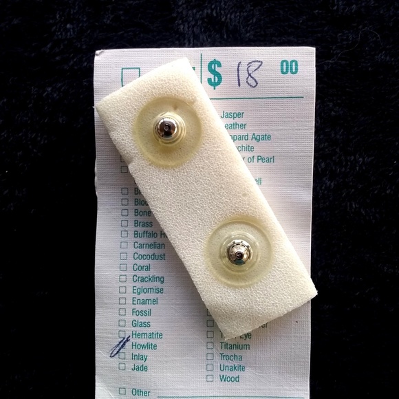 Vintage Genuine Howlite Oval Post Earrings - Picture 3 of 5